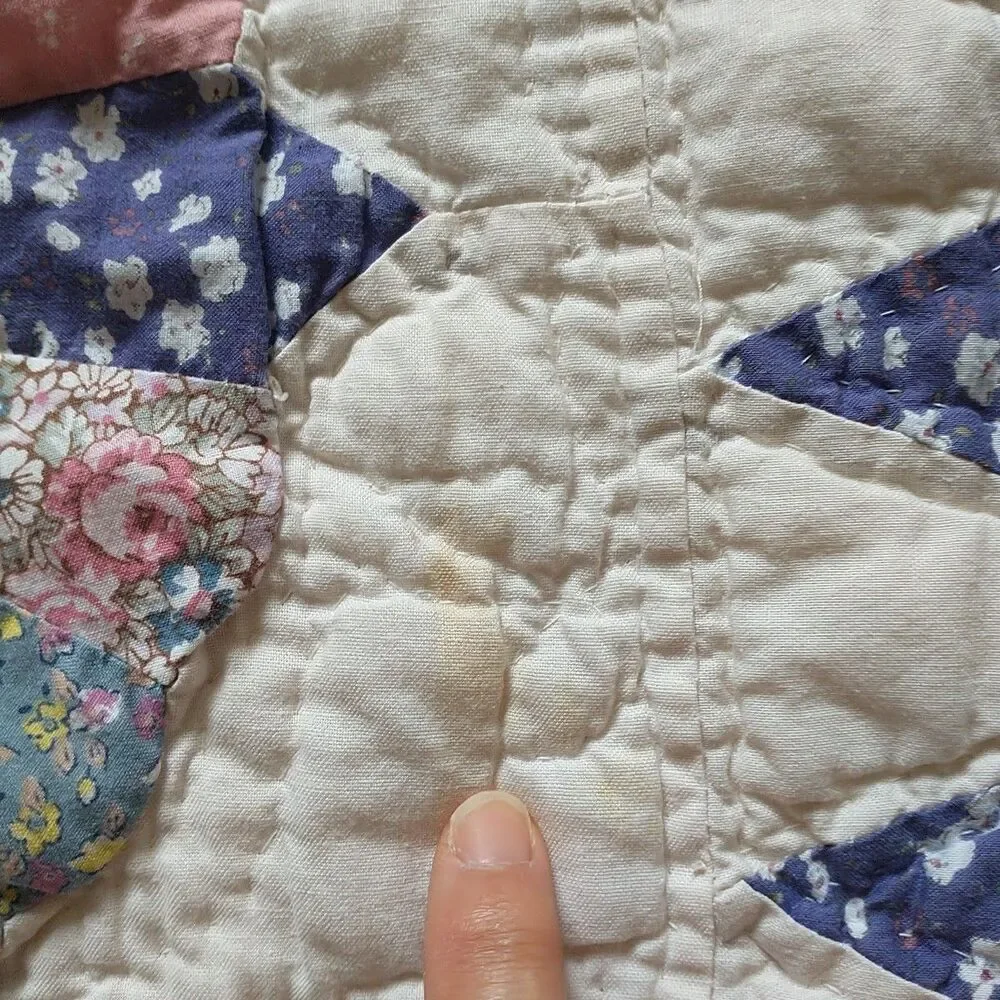 Vtg Dresden Plate Quilt Handmade Cotton Scalloped Edge Floral Rectangle 86x96